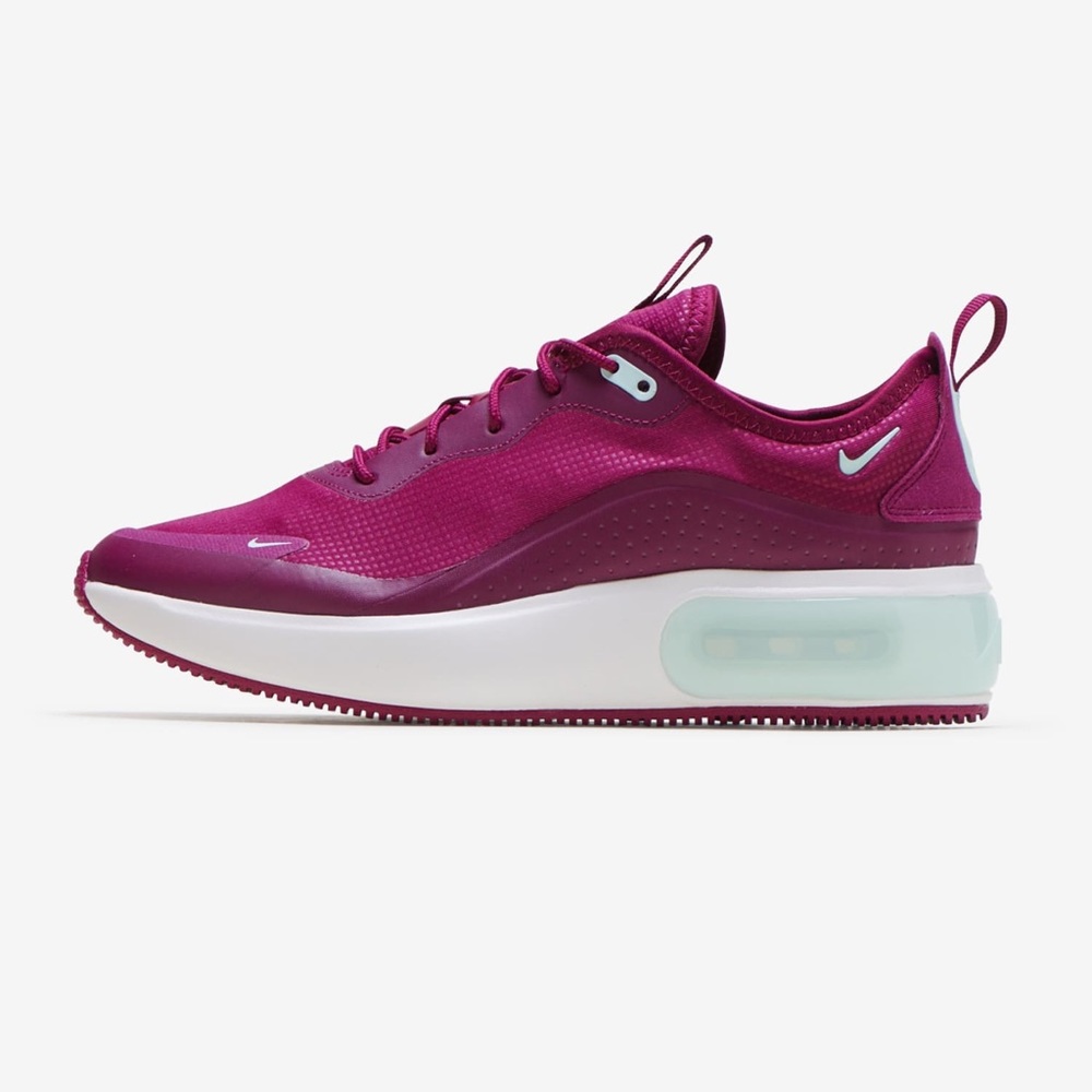 New Nike Air Max Dia sneakers, size 8.5
